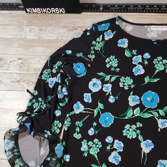Susan Graver Printed Liquid Knit Top with Ruffle Trim‎ Floral Shirt Size Large - Picture 2 of 10